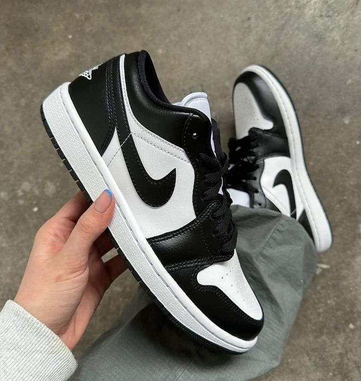 AIR JORDAN ONE LOW PANDA