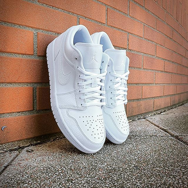 AIR JORDAN ONE BASSE TRIPLE BLANC