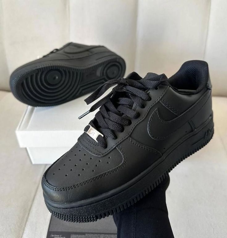 NIKE AIR FORCE ONE NOIR NOIR